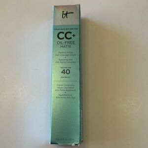 It Cosmetics CC+ Oil-Free Matte Cream SPF 40 sealed Light Medium